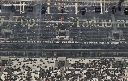 "Beşiktaş Taraftarlarından Futbol Sahasında Filistin'e Anlamlı Destek!"
